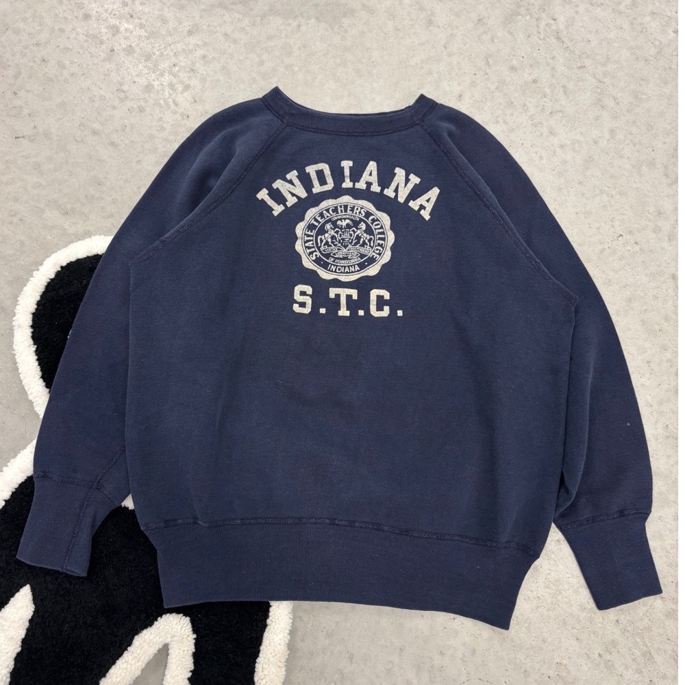 50s 60s Indiana State Teachers College Vintage STC Navy Raglan Sweatshirt 21x22
